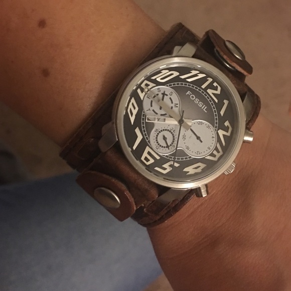 Watch - Picture 1 of 4