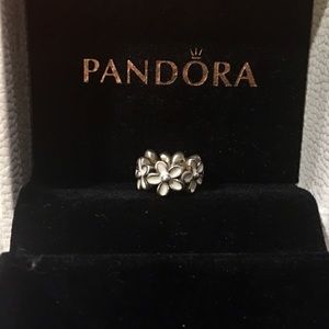 Pandora White flowers spacer