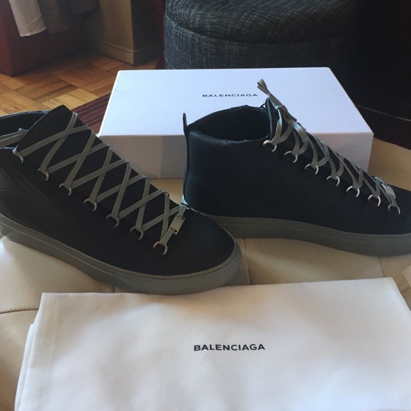 Balenciaga new limited sneakers"SOLD" - Picture 2 of 4