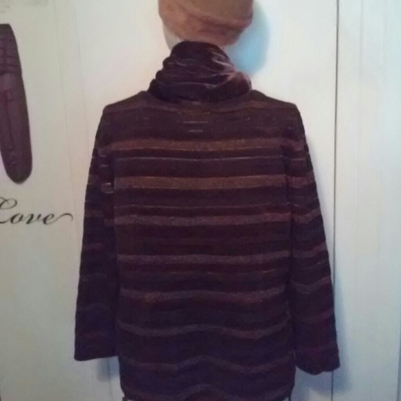 Escada - Picture 3 of 4