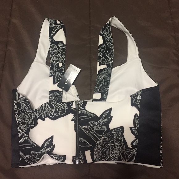Express Crop Top - Picture 2 of 3