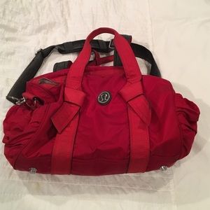 Lululemon DTB mini duffle