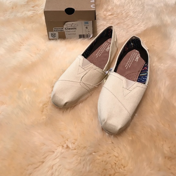 🎉Holiday SaleNWT Toms classic canvas shoe 6 & 7.5 - Picture 2 of 5