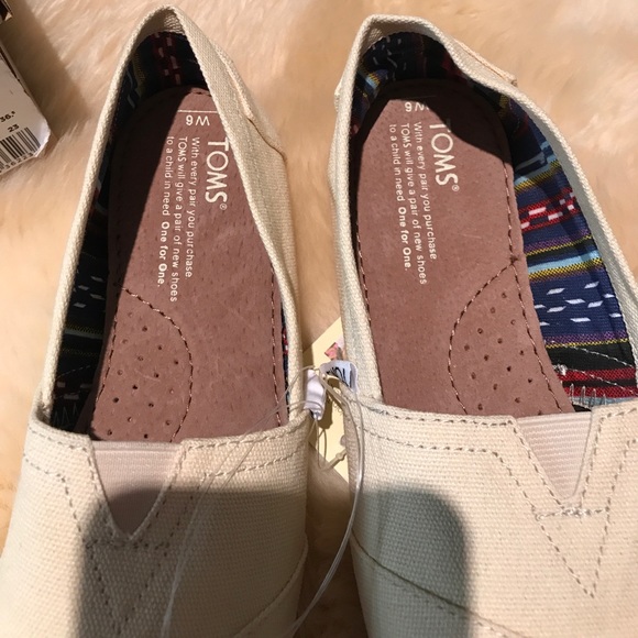 🎉Holiday SaleNWT Toms classic canvas shoe 6 & 7.5 - Picture 3 of 5