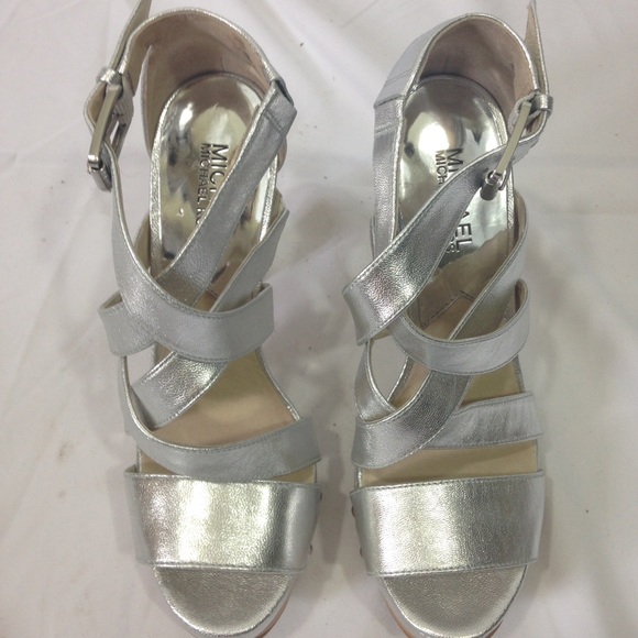 Michael Khors Silver platform sandals shoes 7