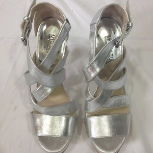 Michael Khors Silver platform sandals shoes 7