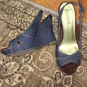 GUESS SANDALS SIZE 6 Jean