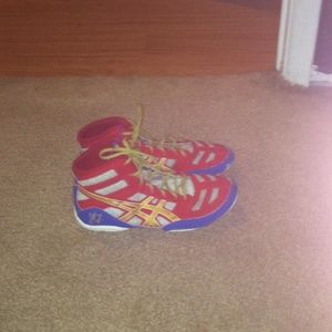 I am selling wrestling shoes