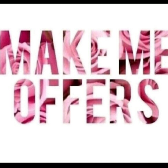 EVERYTHING ON SALE ❣️❣️ From size L - XL...make offers!!