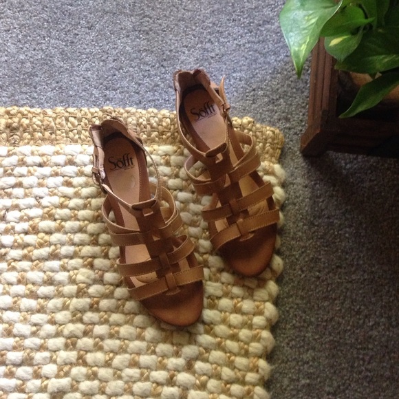 Sofft sandals only worn once!