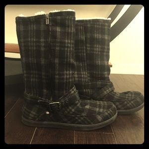 NIB Roxy faux fur lined boots!