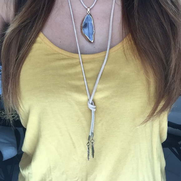 ❌SOLD❌Suede self tie choker with gold gilded agate - Picture 3 of 3