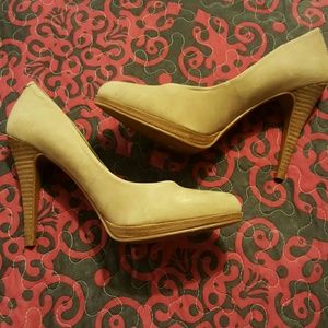 Nine West tan platform heels sz 7
