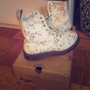 Floral pattern Dr Martens