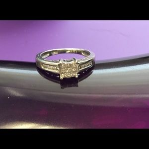Like new! Diamond 14k white gold ring
