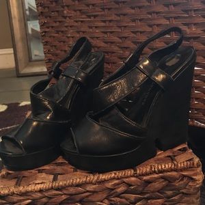 Size 9 black wedge