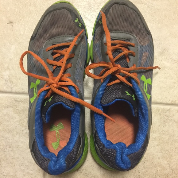Under armor grey  athletic shoes size 6 - Picture 1 of 4