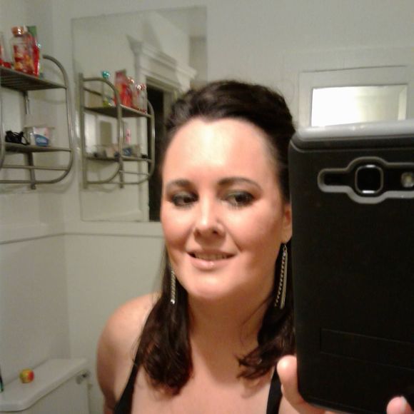 Meet your Posher, Danielle - Picture 1 of 1