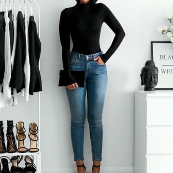 HIGH WAISTED JEANS
