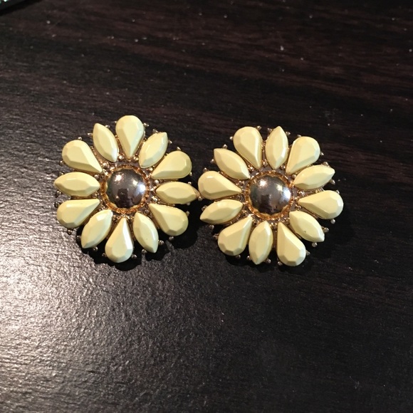 Mix match studded earrings! - Picture 3 of 4