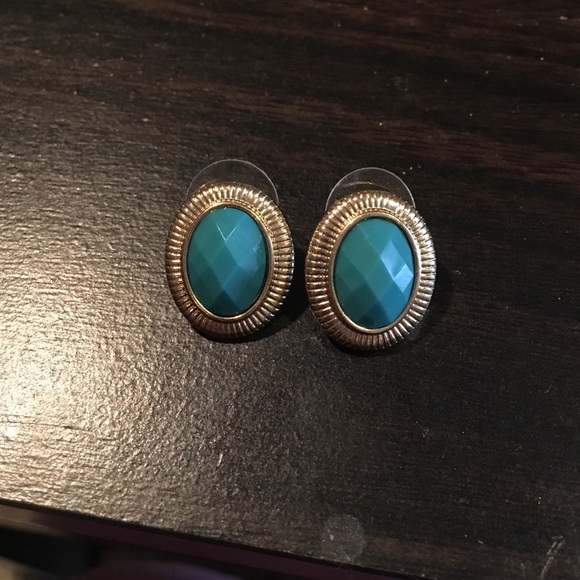 Mix match studded earrings! - Picture 4 of 4