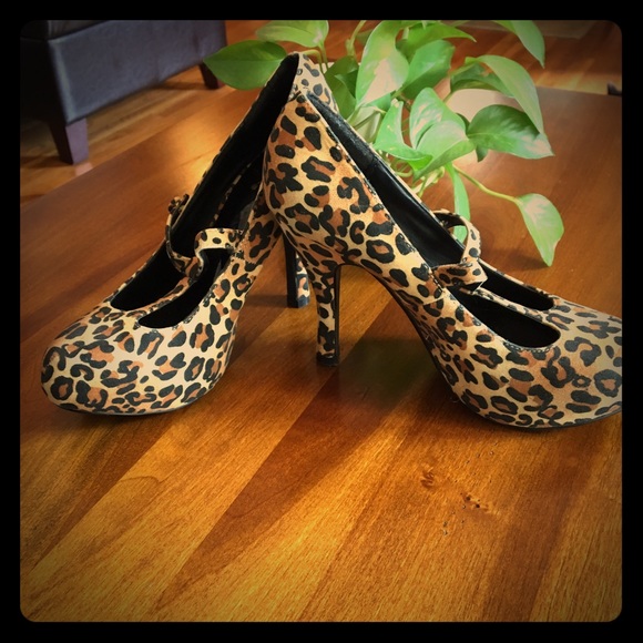 Adorable leopard platform shoes! - Picture 1 of 2