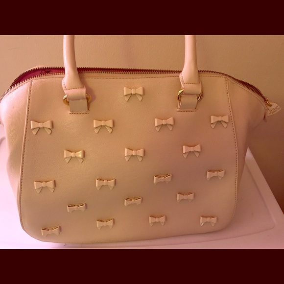 Betsy Johnson Bow Pocketbook