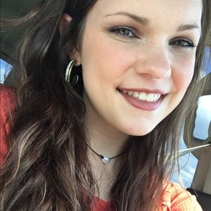 Meet your Posher, Maegan