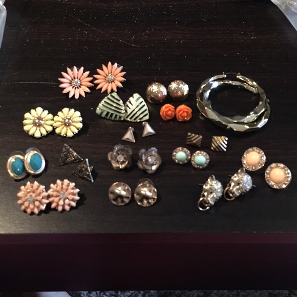 Continuing of mixed match earrings - Picture 1 of 4