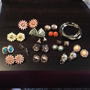 Continuing of mixed match earrings