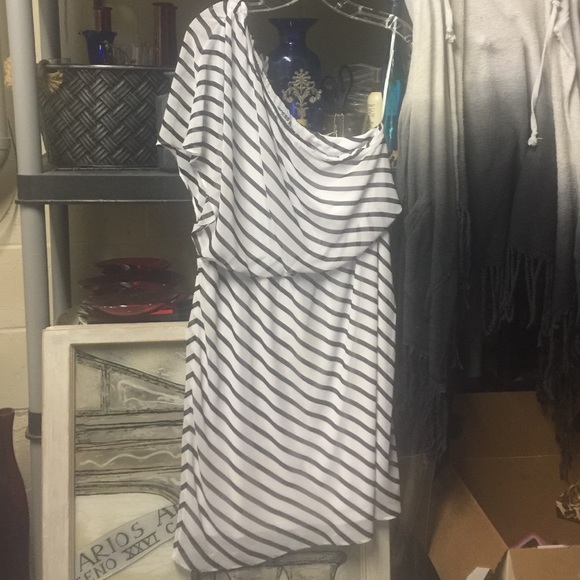 Express off the shoulder dress size Large