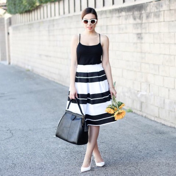 ᴇxᴘʀᴇss
ʜɪɢʜ ᴡᴀɪsᴛ sᴛʀɪᴘᴇᴅ ғȗʟʟ Midi Skirt - Picture 2 of 3