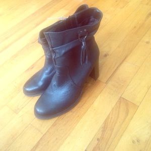 Bandolino Black Booties!