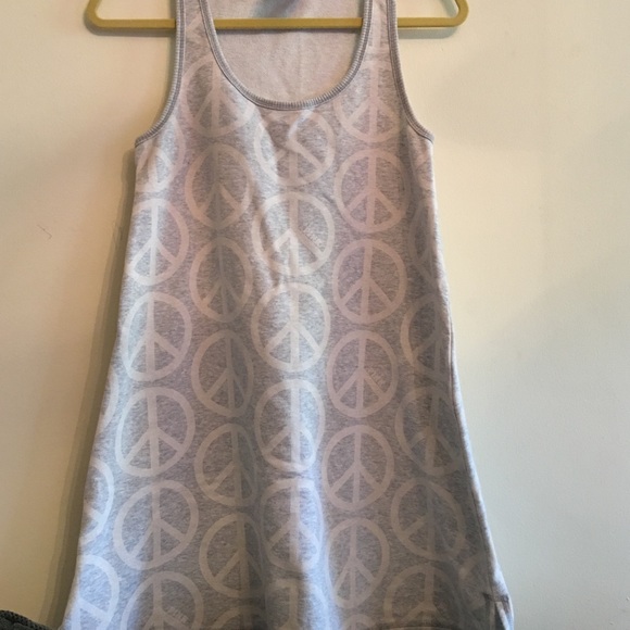 Tank top/sweatshirt too