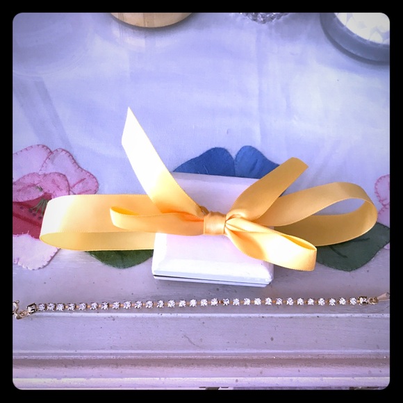 Cute tennis bracelet with box and bow
