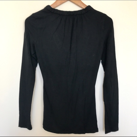 BR v-neck top - Picture 2 of 4