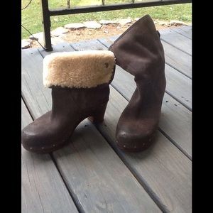 Uggs Lynnea Boots Suede Charcoal Gray 8