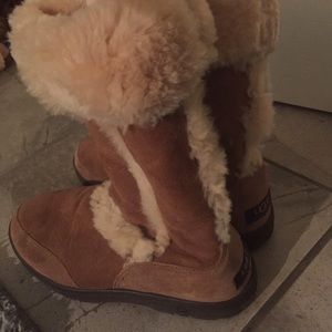 Fur trim ugg boots