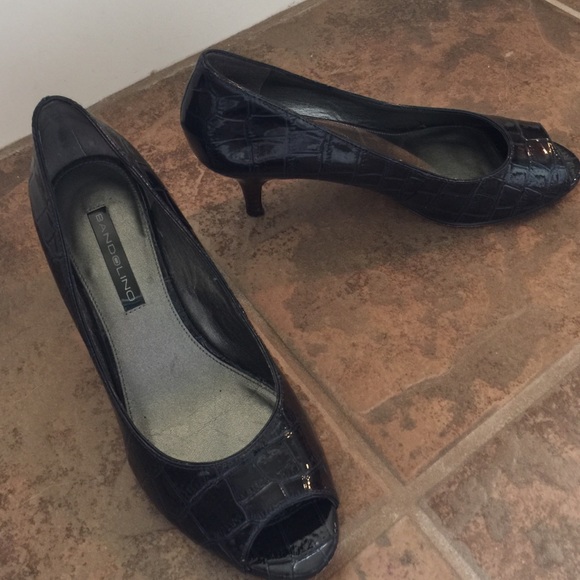 Bandolino navy heels - Picture 1 of 4