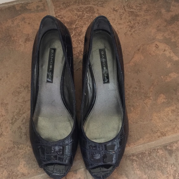 Bandolino navy heels - Picture 2 of 4