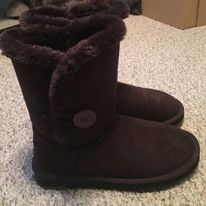 FAKE brown "ugg" style boots