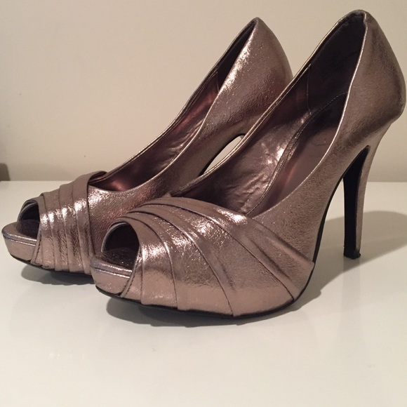 Rose gold metallic pumps