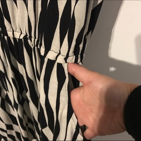 Mixxed 26 jersey dress in black and white - Picture 3 of 4