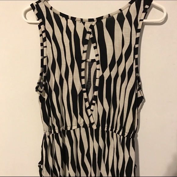 Mixxed 26 jersey dress in black and white - Picture 4 of 4