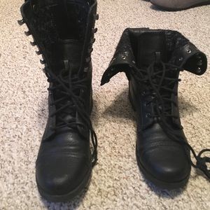 Versatile black combat boots!