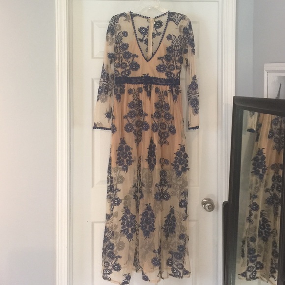 Dresses & Skirts - Floral maxi dress 2017 HP💃🏼