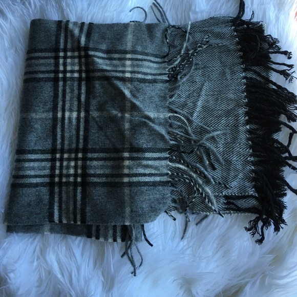 Patterned scarves - Picture 1 of 4