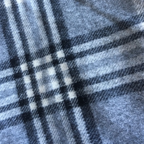 Patterned scarves - Picture 2 of 4