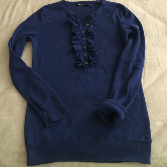 GAP sweater 💙