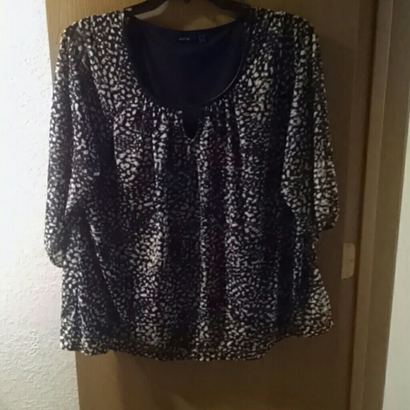 3/4 sleeve flowy blouse